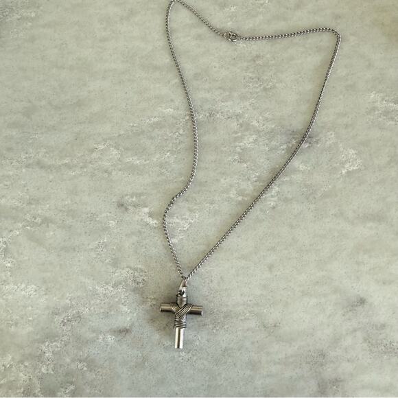 Vintage Cross Pendant Necklace 18” Chain Silver Tone Religious Jewelry Easter - Picture 3 of 6